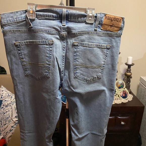 Men’s hollister light wash jeans - Picture 2 of 3